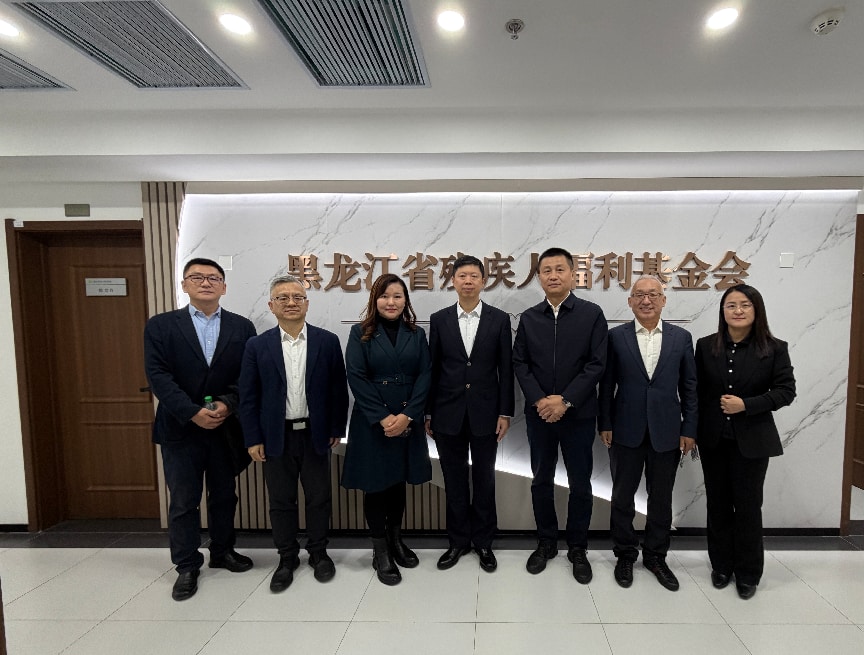 捐赠仪式后双方会谈交流